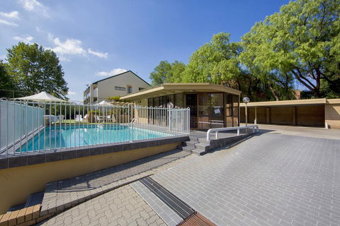 Accommodate Canberra - Kingston Court - Accommodation Gladstone 2
