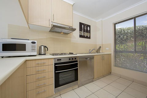 Accommodate Canberra - Kingston Court - Accommodation Gladstone 3
