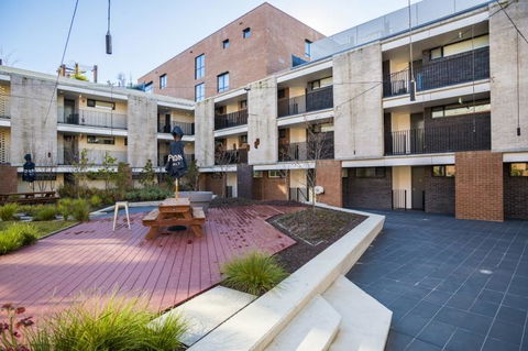 Accommodate Canberra - The Prince - Accommodation Gladstone 2