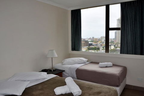 Accommodation Sydney City Centre - Hyde Park Plaza 3 Bedroom 1 Bathroom Apartment - Accommodation Gladstone 1