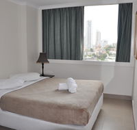 Accommodation Sydney City Centre - Hyde Park Plaza 3 bedroom 1 bathroom Apartment - Accommodation Gladstone