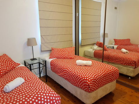 Accommodation Sydney North Shore: Frenchs Forest 3 Bedroom House - Accommodation Gladstone 3