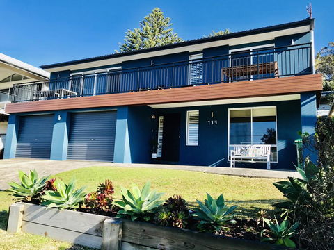 Acqua Dolce Beach House - Accommodation Gladstone 0