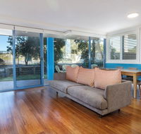 Across the road from the beach - Accommodation Gladstone