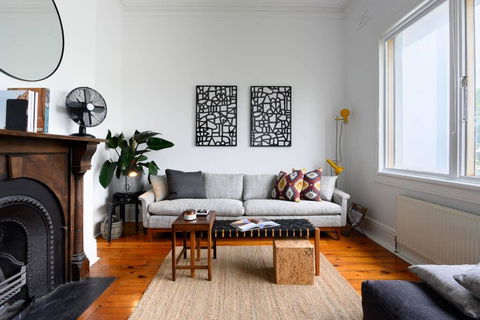 ADDERLEY A Striking 1880s Remodeled Victorian - Accommodation Gladstone 2