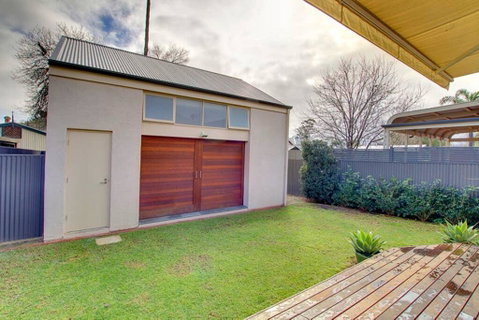 Adelaide Close CBD Large Private Studio Apartment In St Peters - Accommodation Gladstone 3