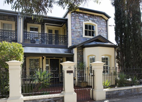 Adelaide Mackinnon - Accommodation Gladstone 0