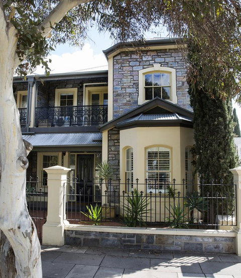 Adelaide Mackinnon - Accommodation Gladstone 3