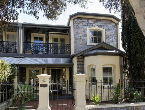 Adelaide Mackinnon - Accommodation Gladstone 1