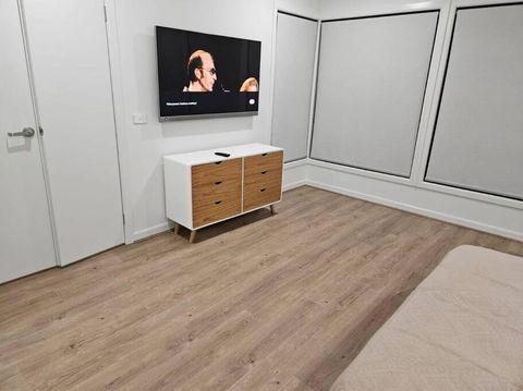E 4 Room Retreat Family Friendly - Accommodation Gladstone 2