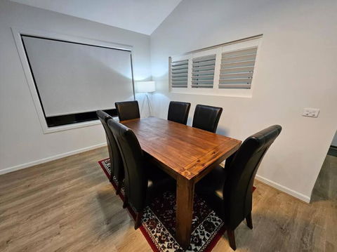 E 4 Room Retreat Family Friendly - Accommodation Gladstone 4