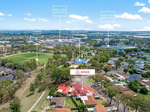 Discover Mount Annan - Spacious 6-BR House - Accommodation Gladstone 1