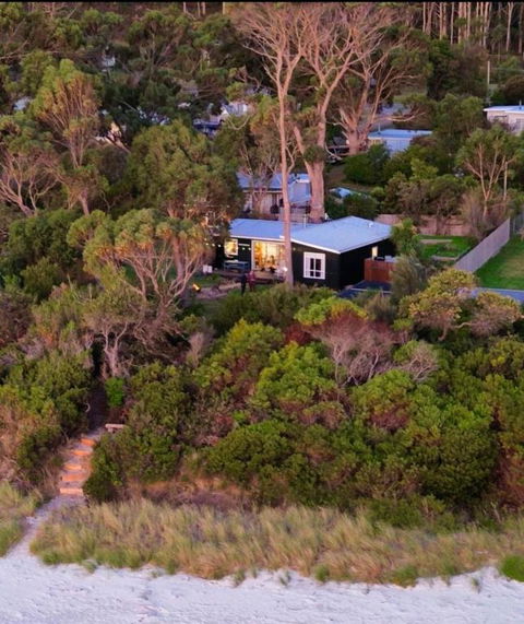 Dune Shack - On The Beach, 10 Minutes From Port Arthur - Accommodation Gladstone 3