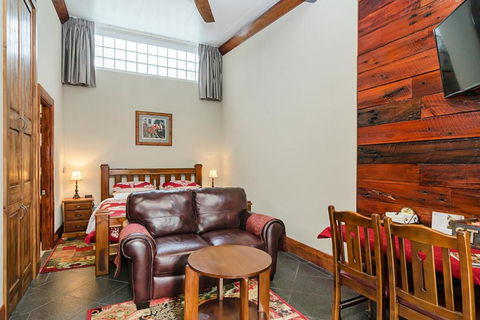 Eagle Foundry Bed & Breakfast - Accommodation Gladstone 4
