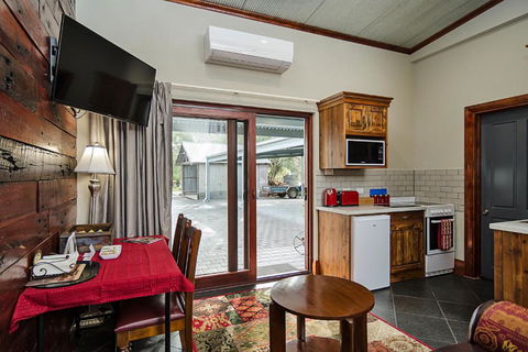 Eagle Foundry Bed & Breakfast - Accommodation Gladstone 3