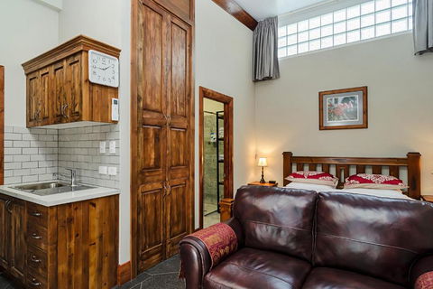 Eagle Foundry Bed & Breakfast - Accommodation Gladstone 1