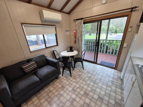 Eagle Point Caravan Park - Accommodation Gladstone 0