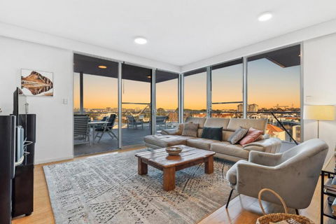 EAST34/60 - Urban Sanctuary - Accommodation Gladstone 0