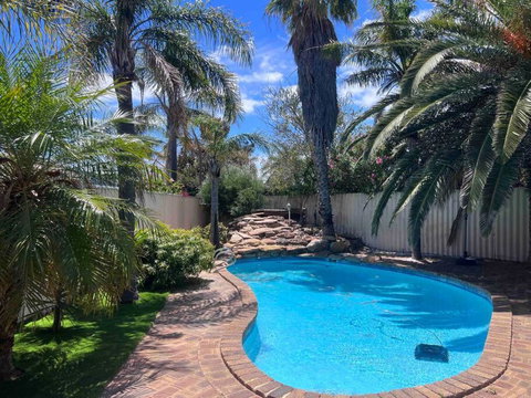Edgewater Whole Holiday Resort - Accommodation Gladstone 0