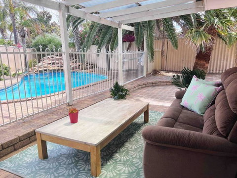 Edgewater Whole Holiday Resort - Accommodation Gladstone 2