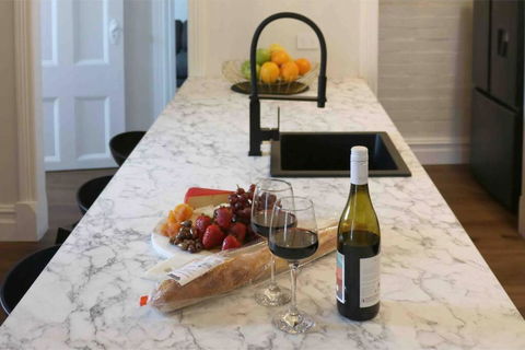 EDW19 - Stylish 2-Bed, 2-Bath Townhose In Drummoyne - Accommodation Gladstone 1