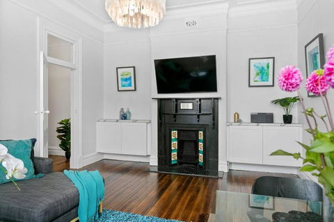 EDW19 - Stylish 2-Bed, 2-Bath Townhose In Drummoyne - Accommodation Gladstone 2