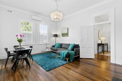 EDW19 - Stylish 2-Bed, 2-Bath Townhose In Drummoyne - Accommodation Gladstone 3