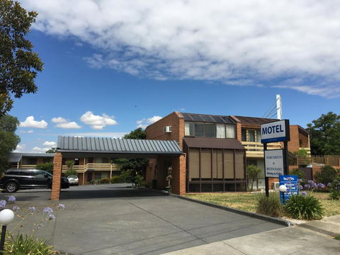 Essendon Motel - Accommodation Gladstone 0
