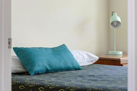 Emerald Motel Apartments - Accommodation Gladstone 4