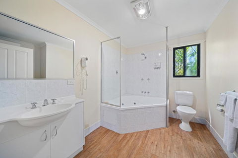 Emerald Motel Apartments - Accommodation Gladstone 3