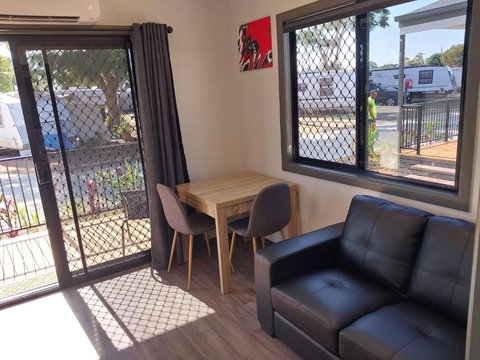 Emerald Tourist Park - Accommodation Gladstone 2