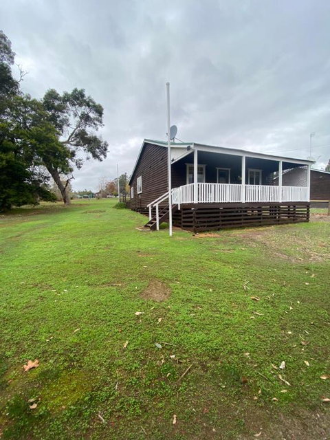 Emu Cottage - Accommodation Gladstone 0