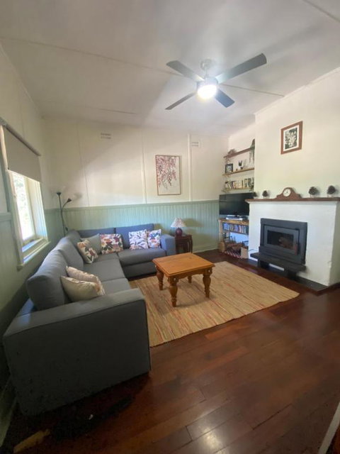 Emu Cottage - Accommodation Gladstone 1