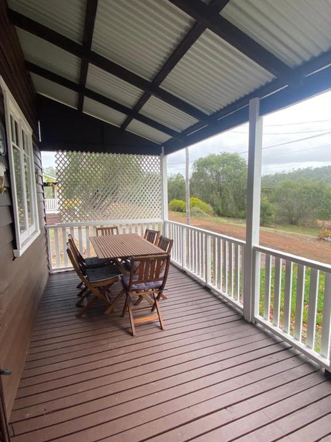 Emu Cottage - Accommodation Gladstone 3