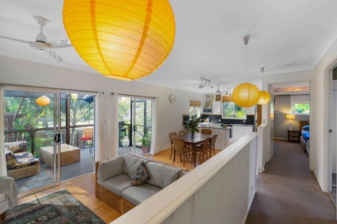 Enchanted Garden Cottage With Bikes And Air Con - Accommodation Gladstone 0