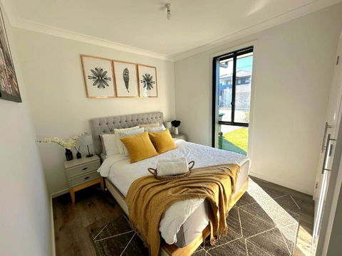 Entire 2br, Hideaway - Accommodation Gladstone 1