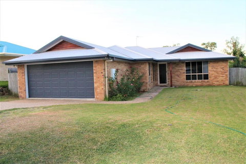Entire 4BR House Close To Airport Hosted By Homestayz - Accommodation Gladstone 0