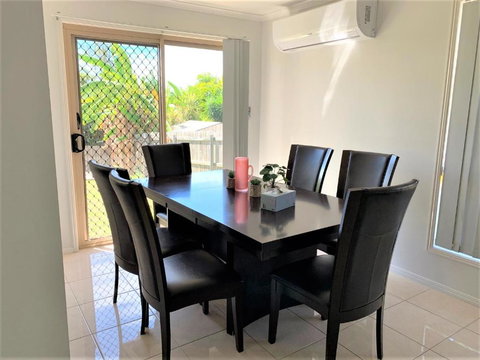 Entire 4BR House Close To Airport Hosted By Homestayz - Accommodation Gladstone 1