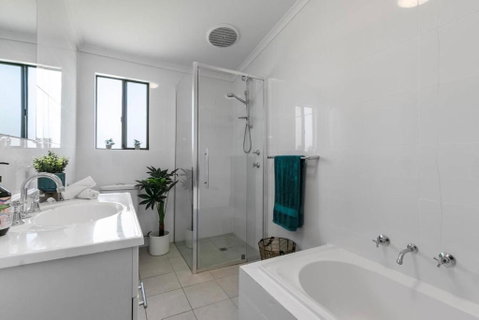 Entire Home In Sturt, Free Parking - Accommodation Gladstone 3
