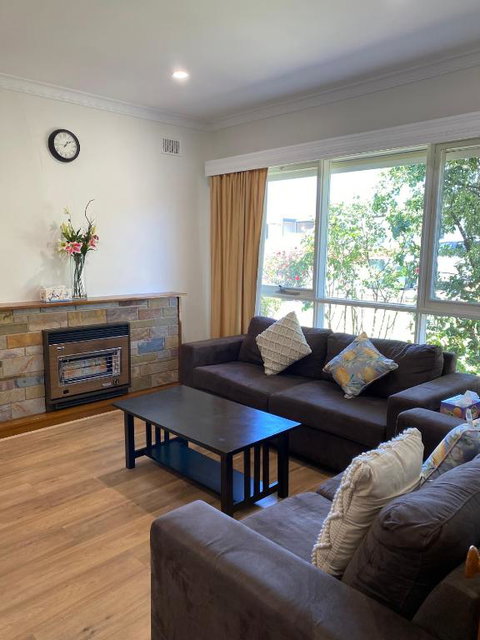 Entire House Between Marion /Flinders University - Accommodation Gladstone 3