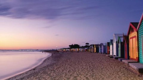 Esplanade Escape To The Brighton Beach Boxes - Accommodation Gladstone 3