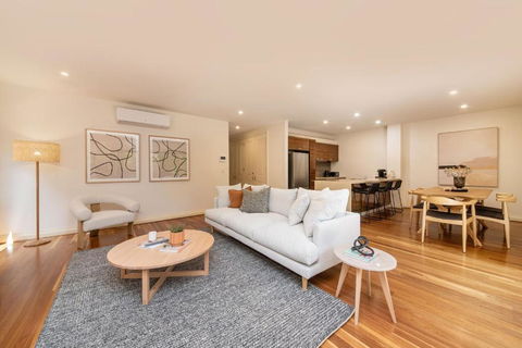 Esplanade Escape To The Brighton Beach Boxes - Accommodation Gladstone 0