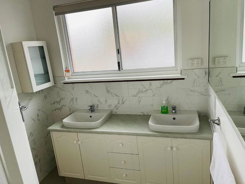 Executive Central Home - Accommodation Gladstone 2