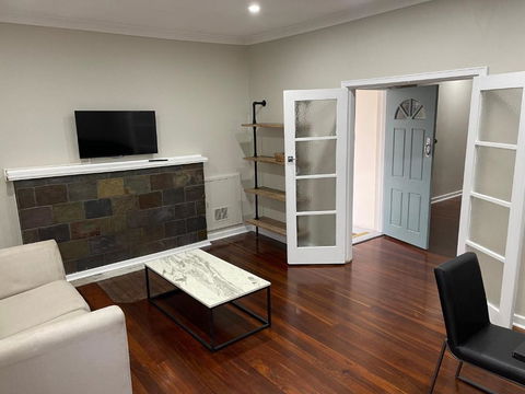 Executive Central Home - Accommodation Gladstone 3