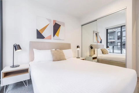 Executive Comfort Living Near La Trobe & RMIT Uni - Accommodation Gladstone 4