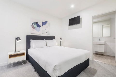 Executive Comfort Living Near La Trobe & RMIT Uni - Accommodation Gladstone 3