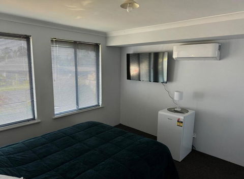 Executive Escape 4 Bedroom Home - Accommodation Gladstone 1