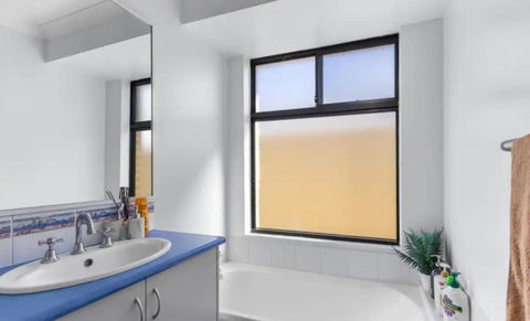 Executive Escape 4 Bedroom Home - Accommodation Gladstone 4