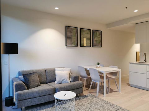 EQ Tower Modern Apartments Melbourne Central CBD - Accommodation Gladstone 2