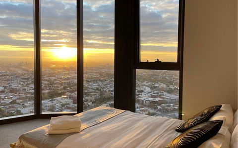 EQ Tower Modern Apartments Melbourne Central CBD - Accommodation Gladstone 4